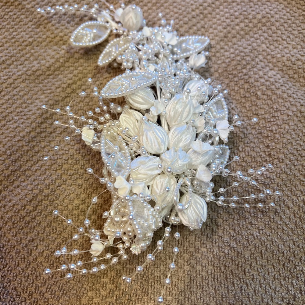 Bridal hair piece with Barrett